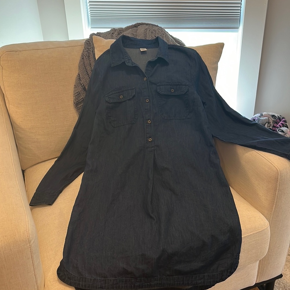 Cute jean dress. Like new. Thin fabric. Great for spring
